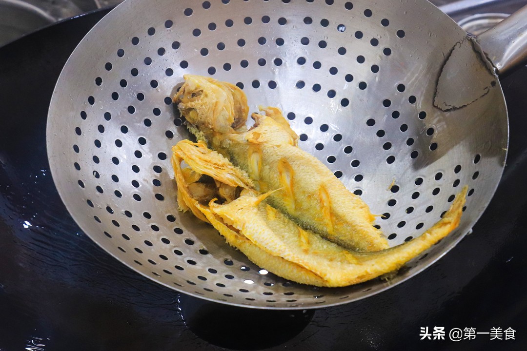 做鱼去腥的方法放酒还是醋,给鱼去腥技巧