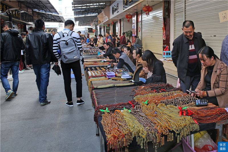 腾冲有名的玉石市场,腾冲玉石生意