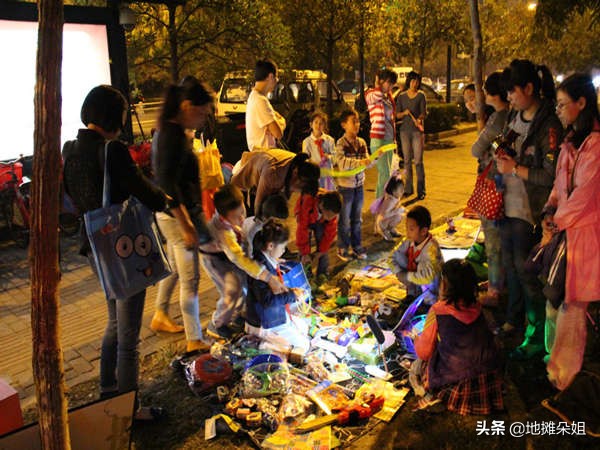 现在摆地摊真的有那么赚钱吗,讲实话摆地摊到底赚不赚钱