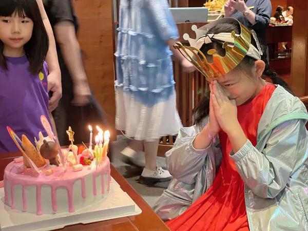 这对父母怎么想到的？把孩子十岁生日变成了学习的动力