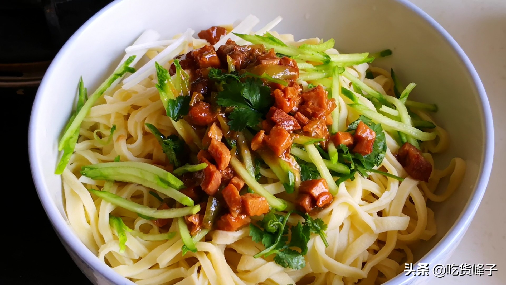 手擀面如何做到筋道爽滑,手擀面筋道好吃有诀窍