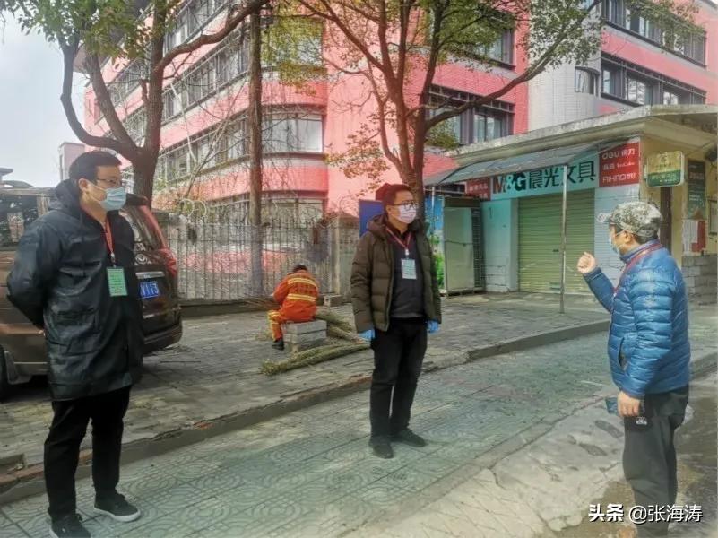 物业人坚守一线岗位,湖北宜昌市西陵物业