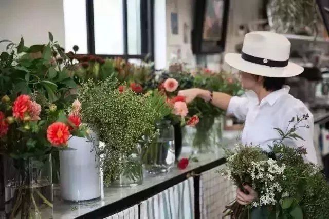 只要花点心思，破房子也能变成网红花店，这里明星都喜欢来打卡