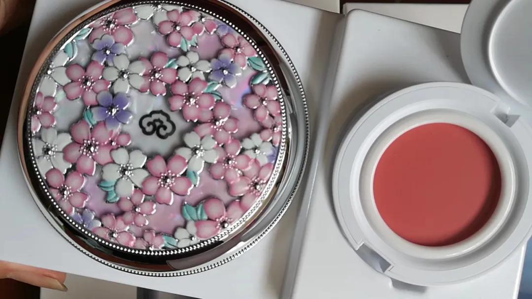 韩国whoo后黄金气垫,韩国后樱花气垫和黄金气垫哪个好