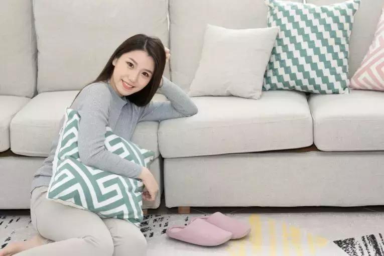 女子月薪四千买2万的包被丈夫痛骂！住城中村背LV的深圳人怎么说