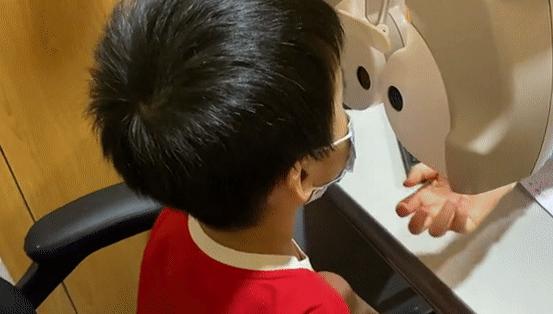 小学生健康用眼方式纠正浅度近视,怎么改善孩子眼睛中度近视