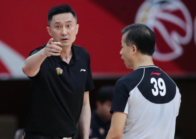 广东队庞启蒙谈辽篮战术,辽宁队郭士强布置战术