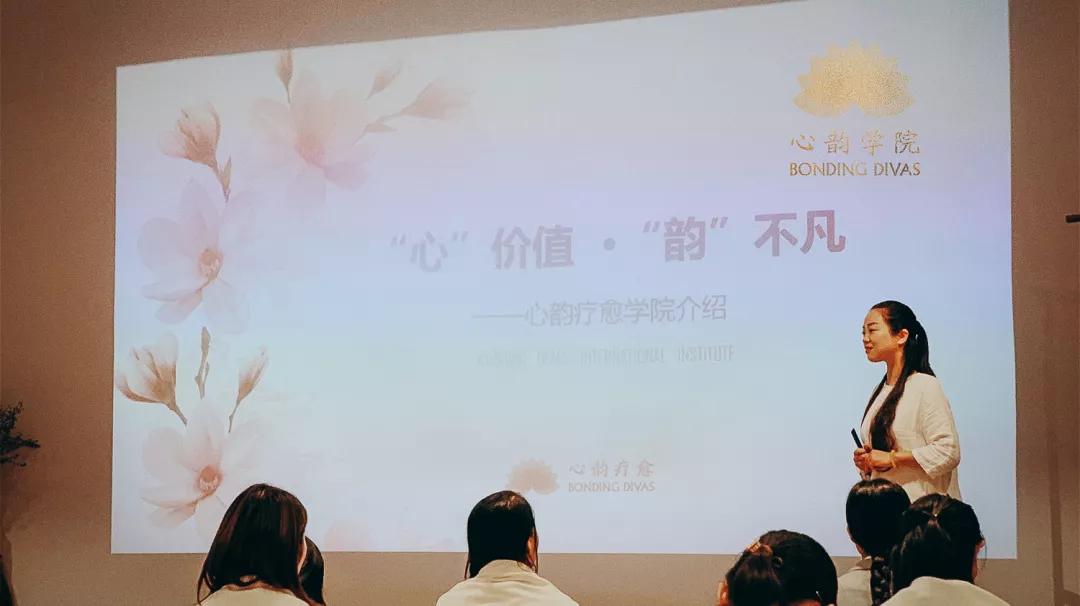 越独立的女人，越充满力量|心韵同门莉莉