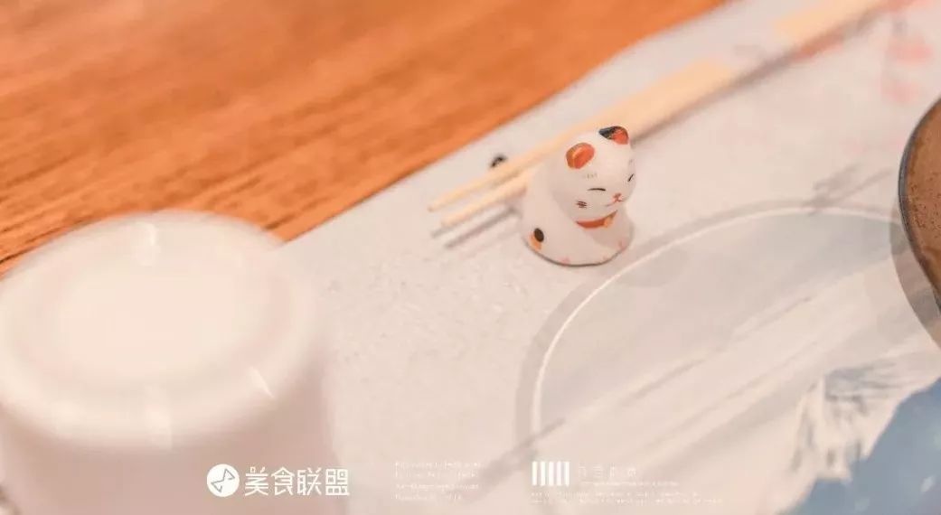 昆明唯一屋顶清真居酒屋，居然还能吃到活鳗鱼，48元清酒喝到嗨