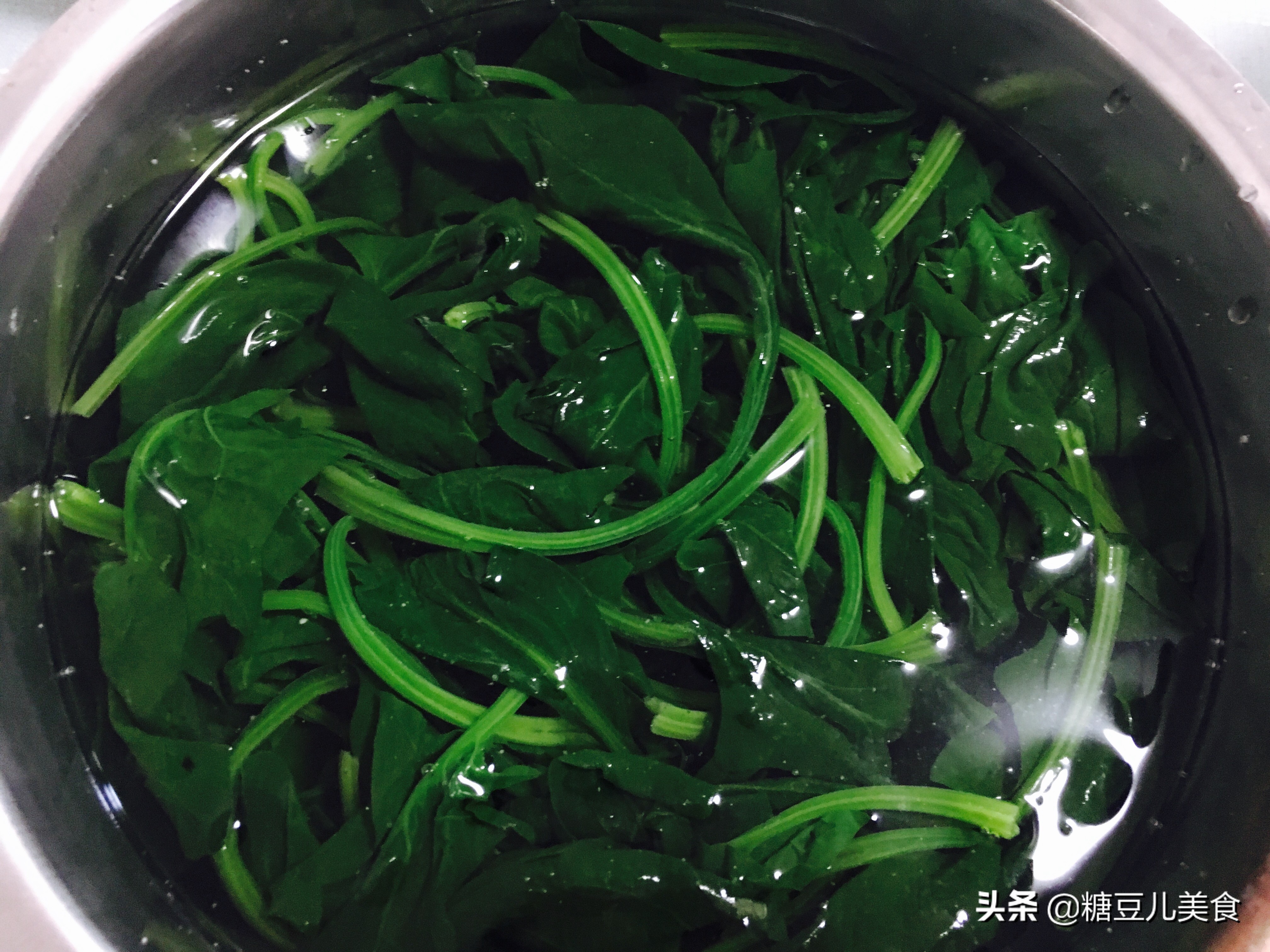 一把菠菜3个鸡蛋,一把菠菜三个鸡蛋馅饼