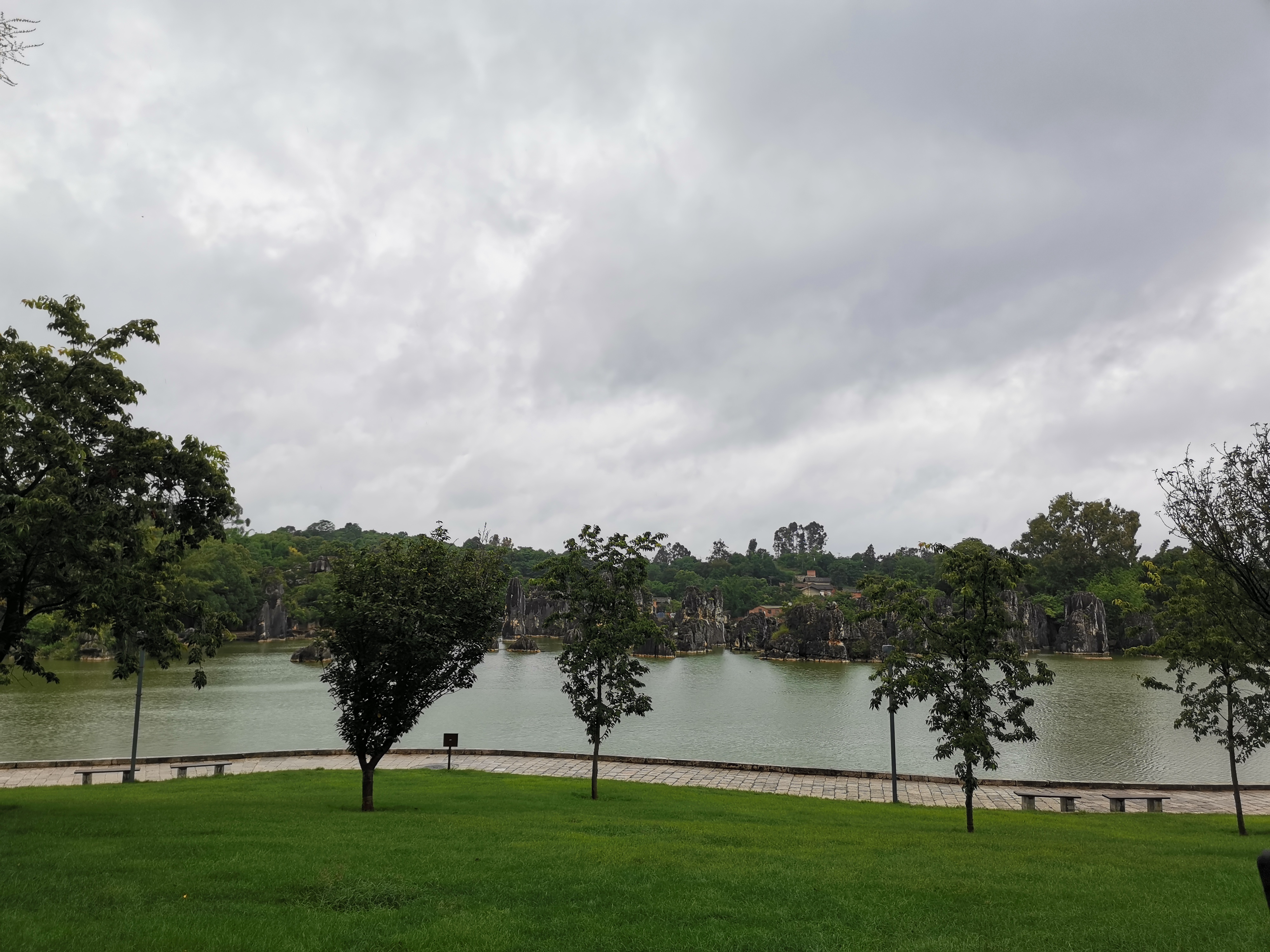 很多人想不明白，石林只是个小城镇，为什么还有人想去买房养老？