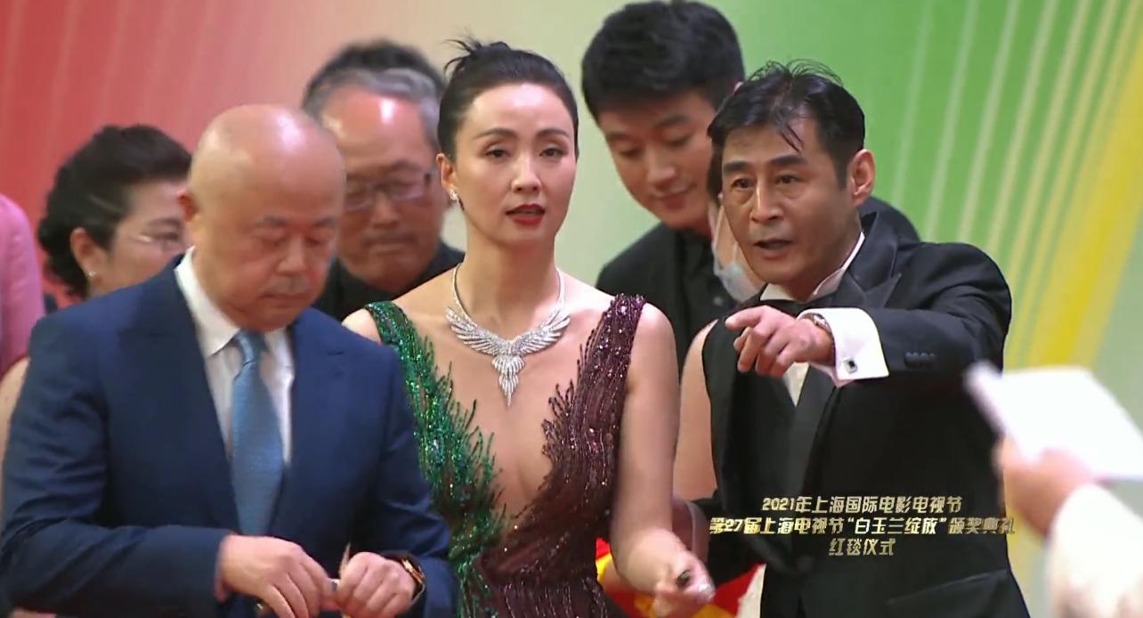 谭松韵倪妮零下4度走红毯,谭松韵吊带白纱裙争夺白玉兰视后