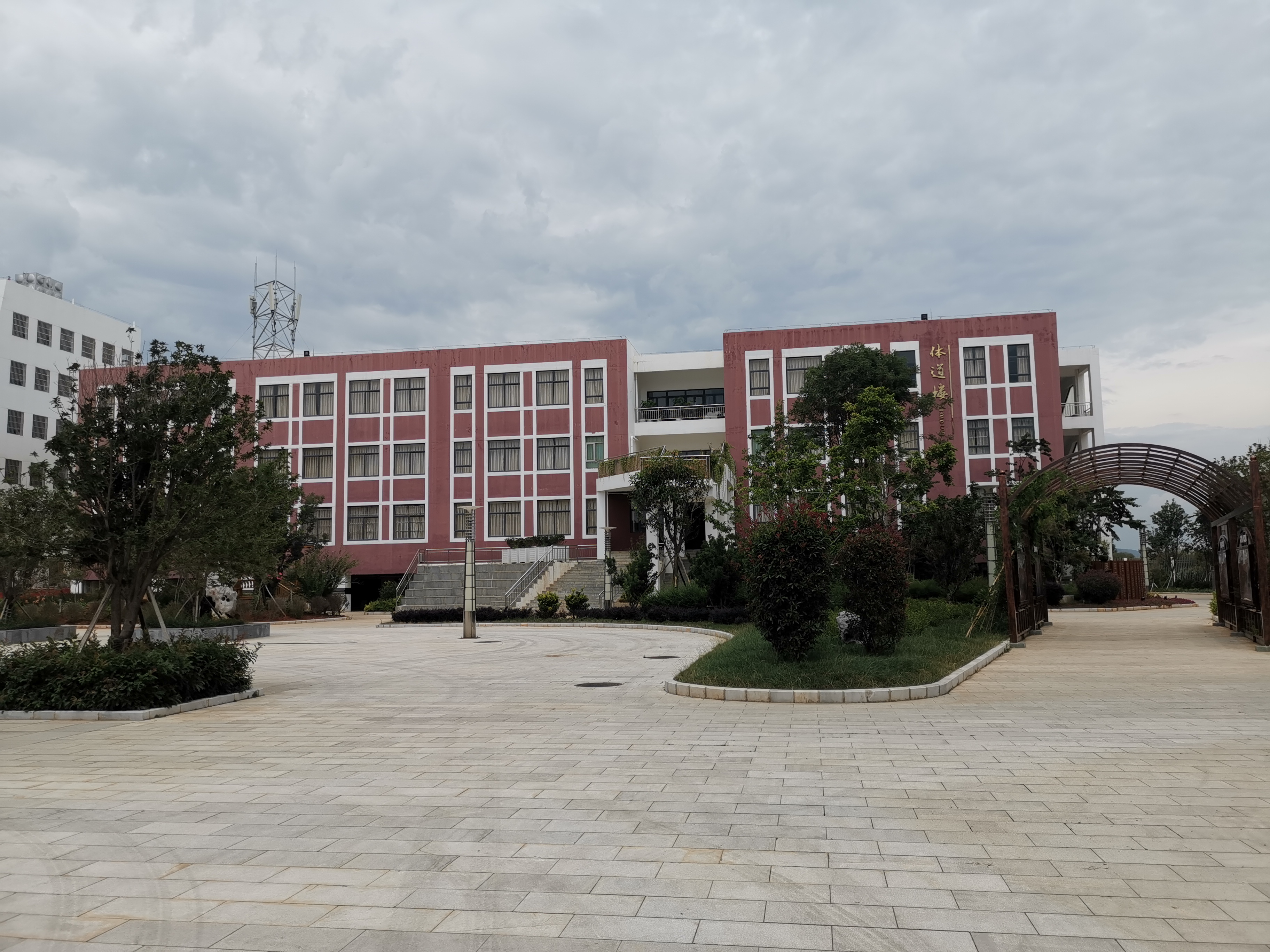 会泽县东陆高级中学校毕业典礼,会泽县东陆高级中学校初中学费