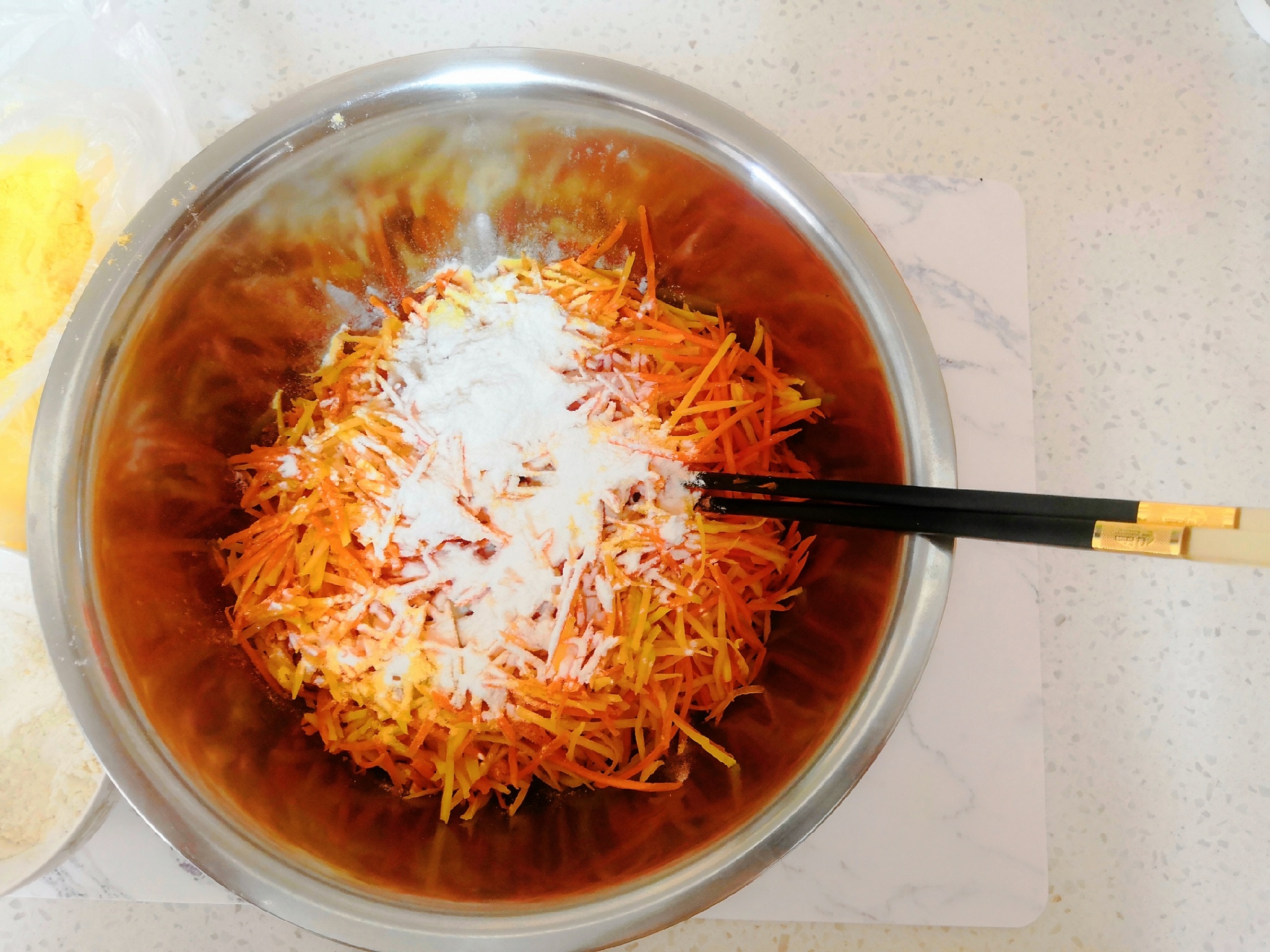 一个土豆和胡萝卜可以做什么美食,土豆和胡萝卜不加配料的神仙吃法