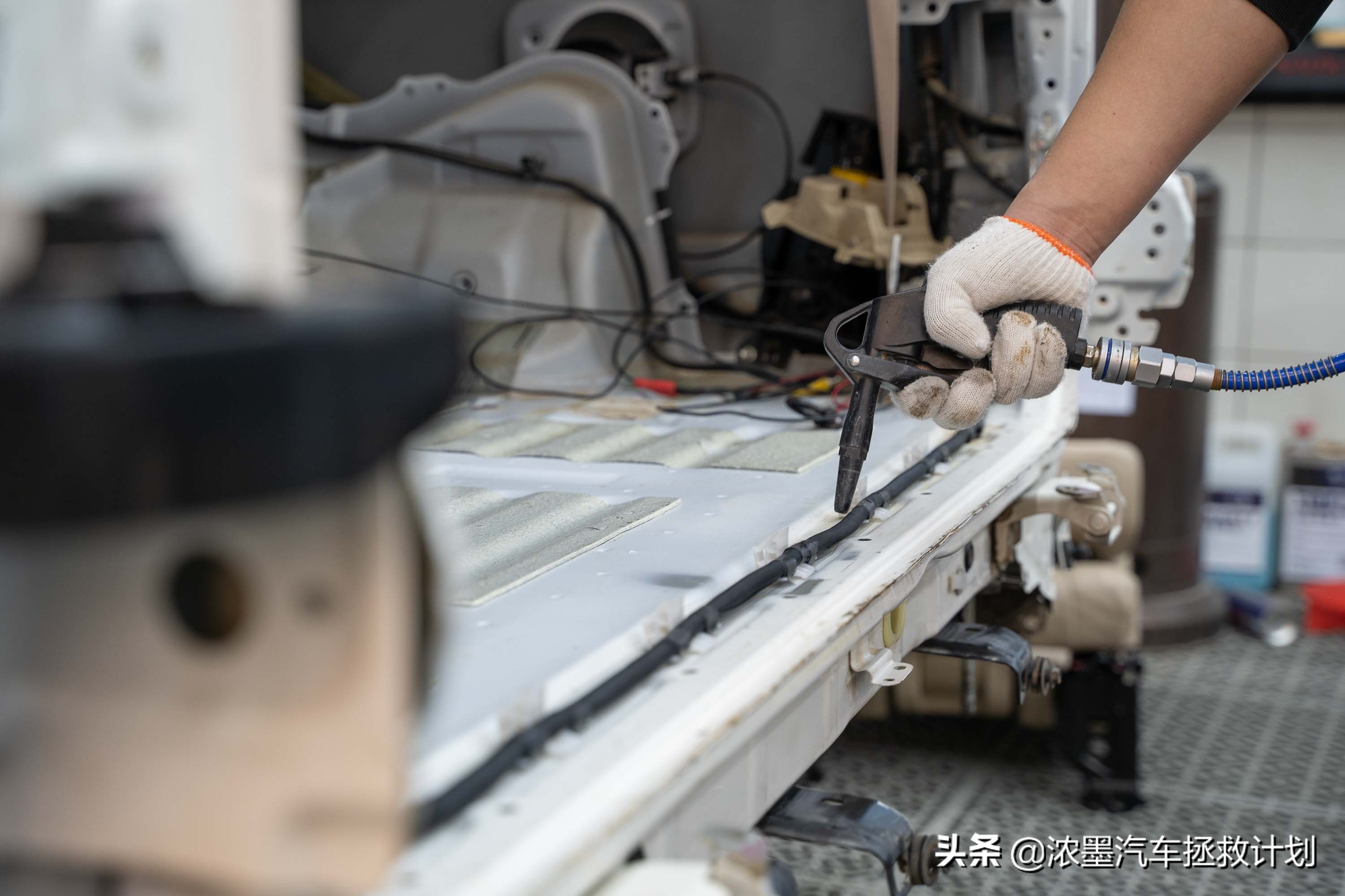 丰田霸道酷路泽带你翻山越岭,丰田兰德酷路泽低速4驱越野模式