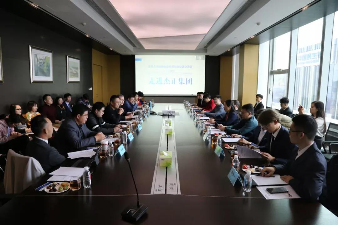 遭遇金融危机成功翻身，他的公司创下山东第一，为母校壕捐500万