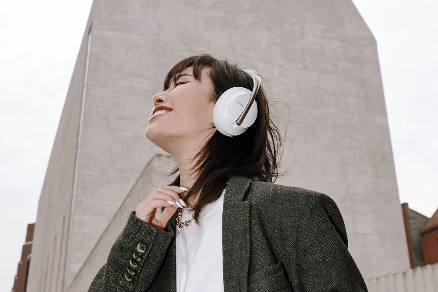 戴耳机要戴一个还是两个,戴耳机要听的音乐