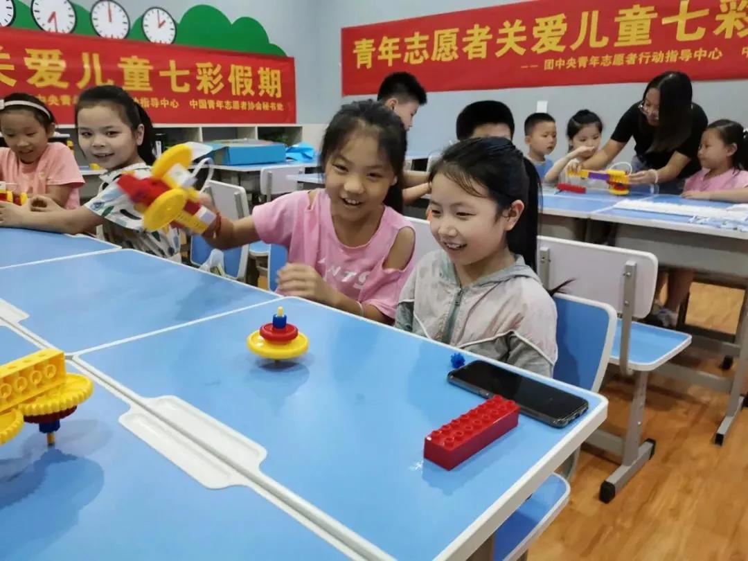 防控疫情爱心捐款新闻报道,致敬抗疫一线志愿者们