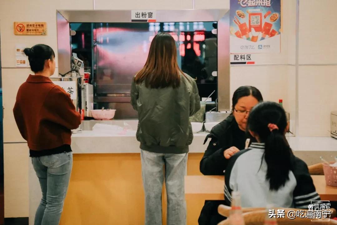 建政路柳州螺蛳粉,半夜两点还开的柳州螺蛳粉