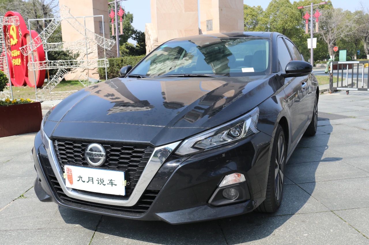 最新款天籁和第七代天籁对比,16万日系两厢车