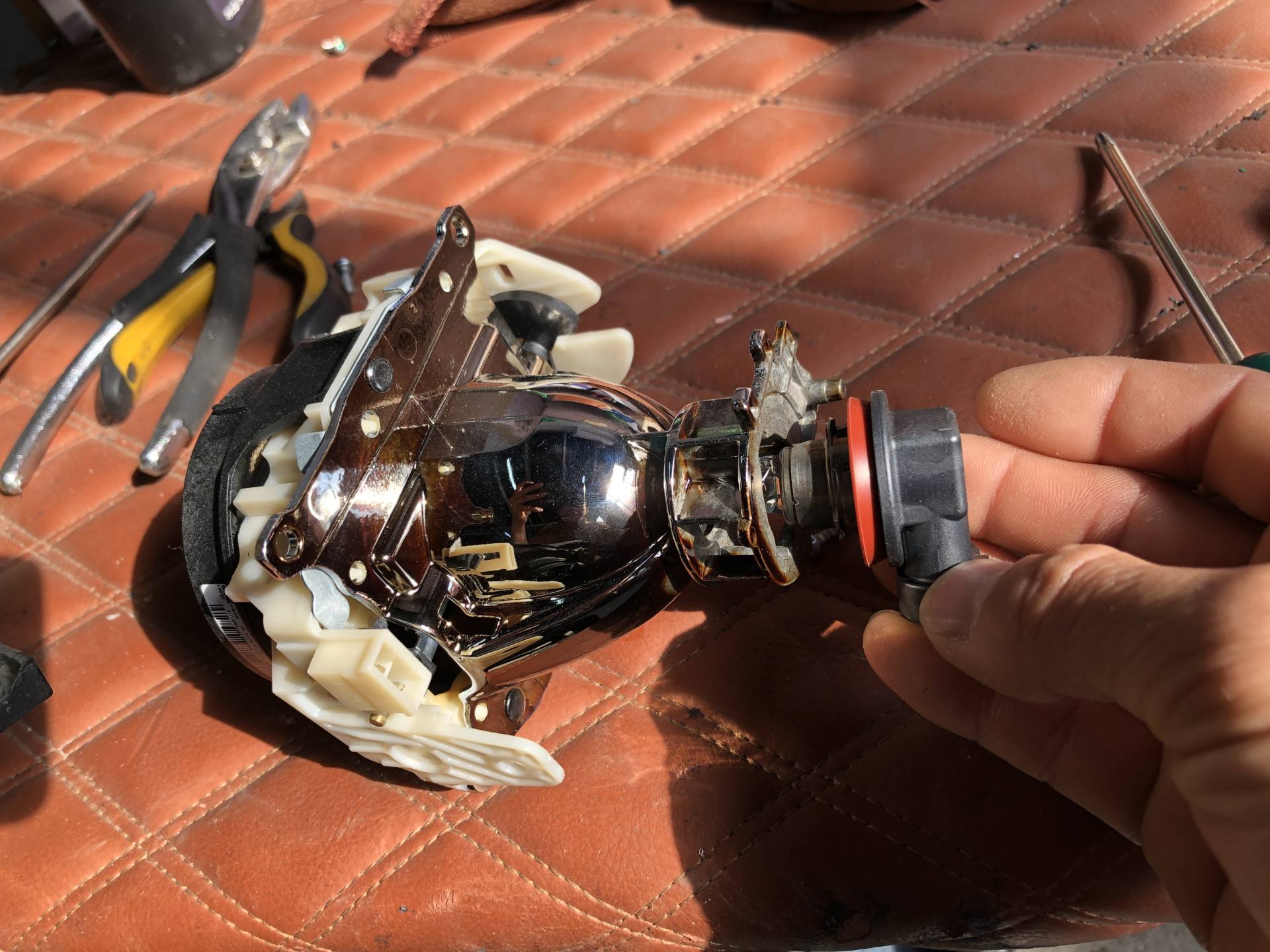 指南者改装自动大灯教程,指南者怎样自己更换车灯