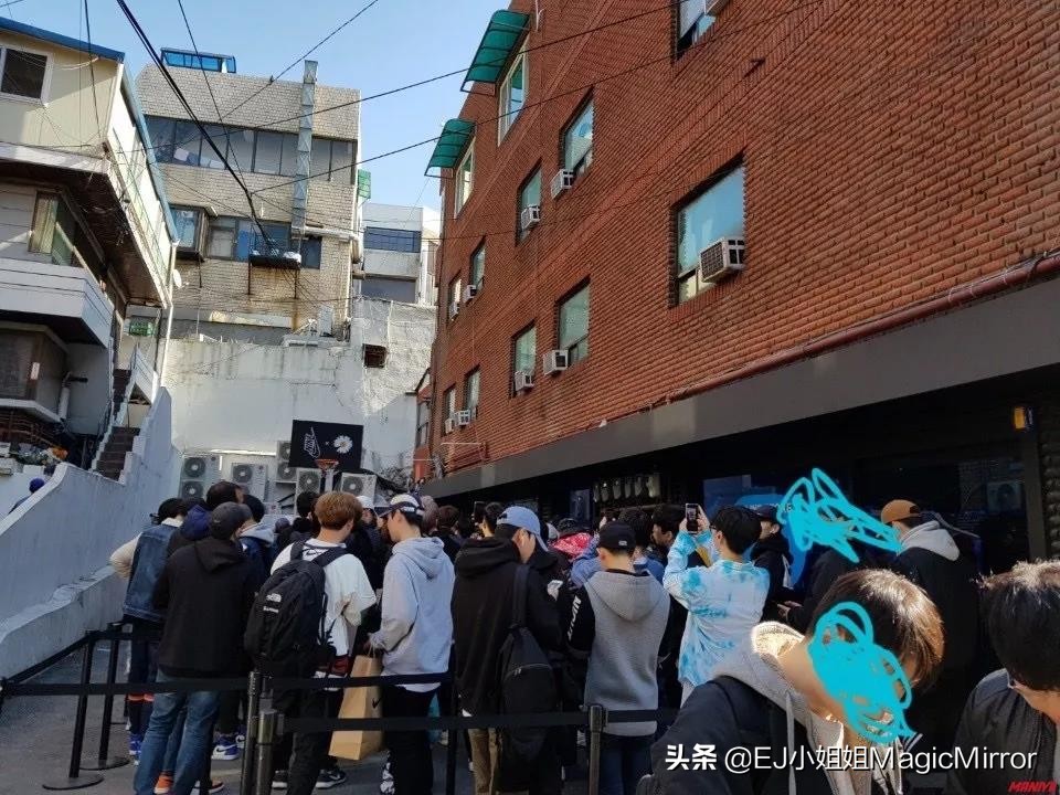 PMOXAF1韩国限定款，白色款提前发售现场爆满