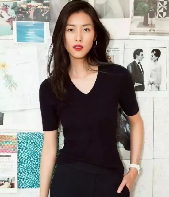 刘雯暌违国际秀场三年重返时装,刘雯暌违国际秀场三年重返时装周