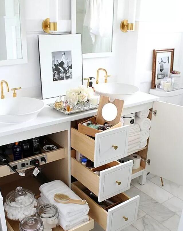 卫生间杂乱无章,卫生间很乱全是管子怎么办