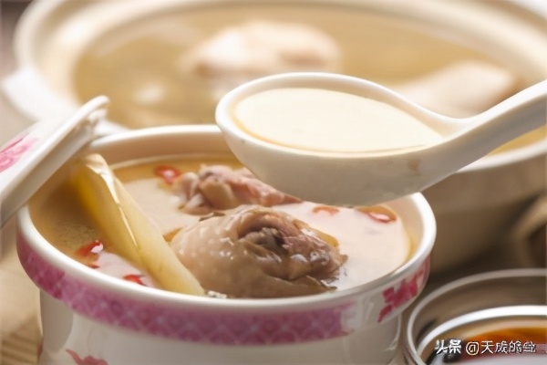 养肉鸽种鸽子赚钱吗,养肉鸽赚钱还是蛋鸡赚钱