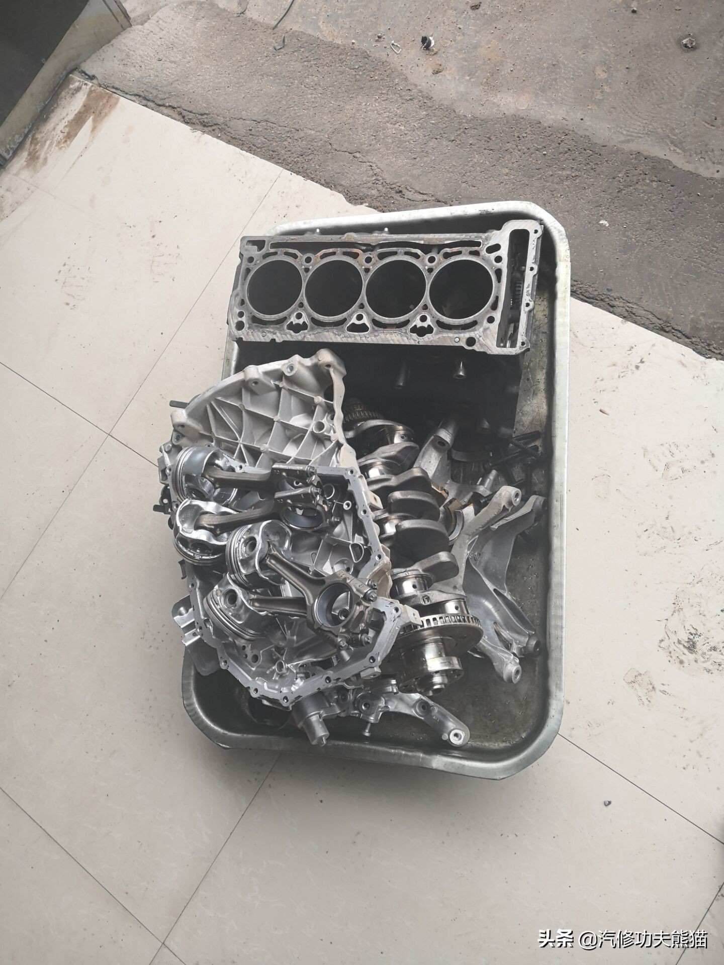 奥迪q53.2自吸发动机烧机油吗,12款奥迪q5发动机烧机油改进