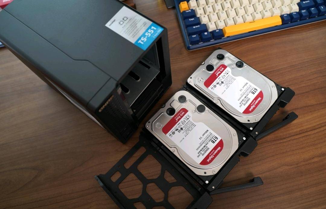 万千宠爱巨集一身，家庭版NAS，畅享数据海洋的快乐吧