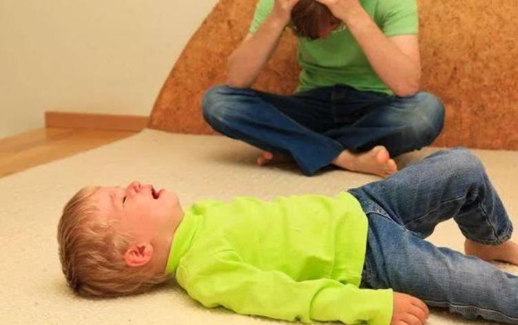 孩子脾气爆发了家长怎么做,孩子脾气暴躁时父母应该怎么做