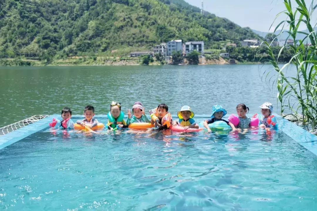 把千岛湖“装”进自家民宿，做了一个无敌湖景泳池，让无数人尖叫