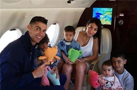 c罗为什么比贝利进球多,贝利和c罗进球数对比