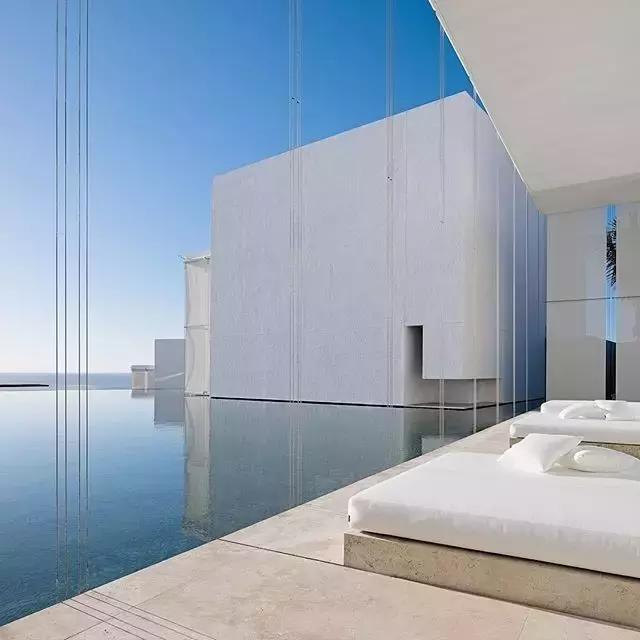 这家禁欲风的“情趣酒店”,开了灯后……嗨爆了