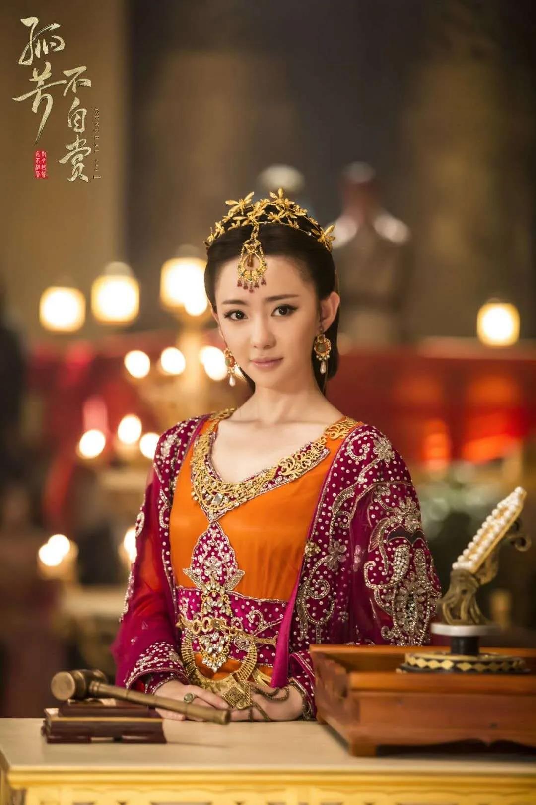 胡一菲情敌诺澜,爱情公寓诺澜胡一菲哪一集