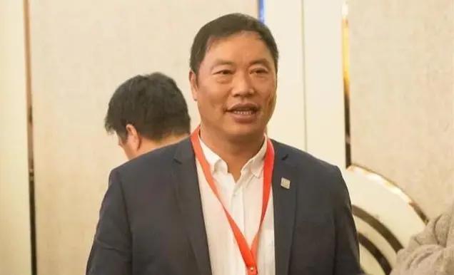 20岁时白手起家,25岁去了天堂,妻子嫁给了司机,公司归了大舅哥