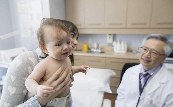 怎么看1岁以下宝宝体重达不达标,一岁宝宝体重不达标是母乳原因吗