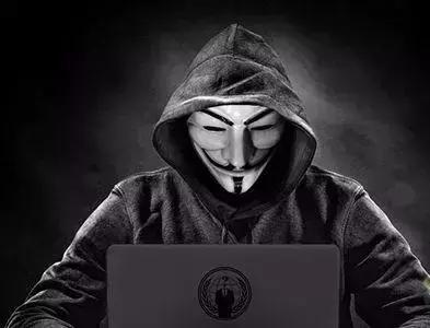 「网警提醒」给朋友发手持身份证照，全家都被网贷催债