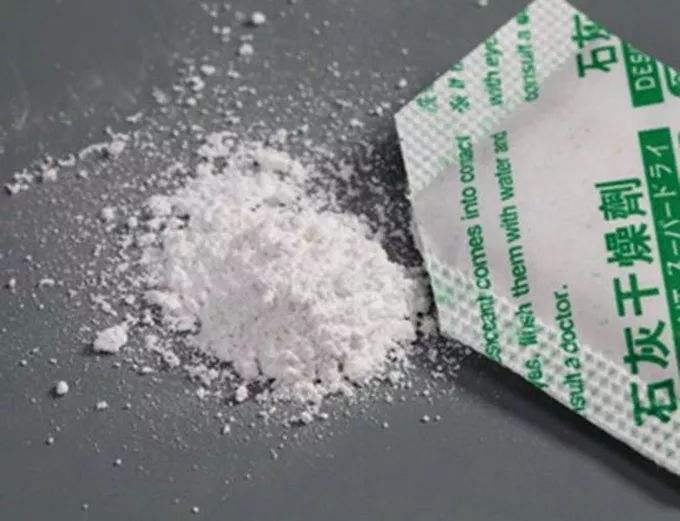 4岁男童误食干燥剂,孩子误食干燥剂奶奶的举动救了他