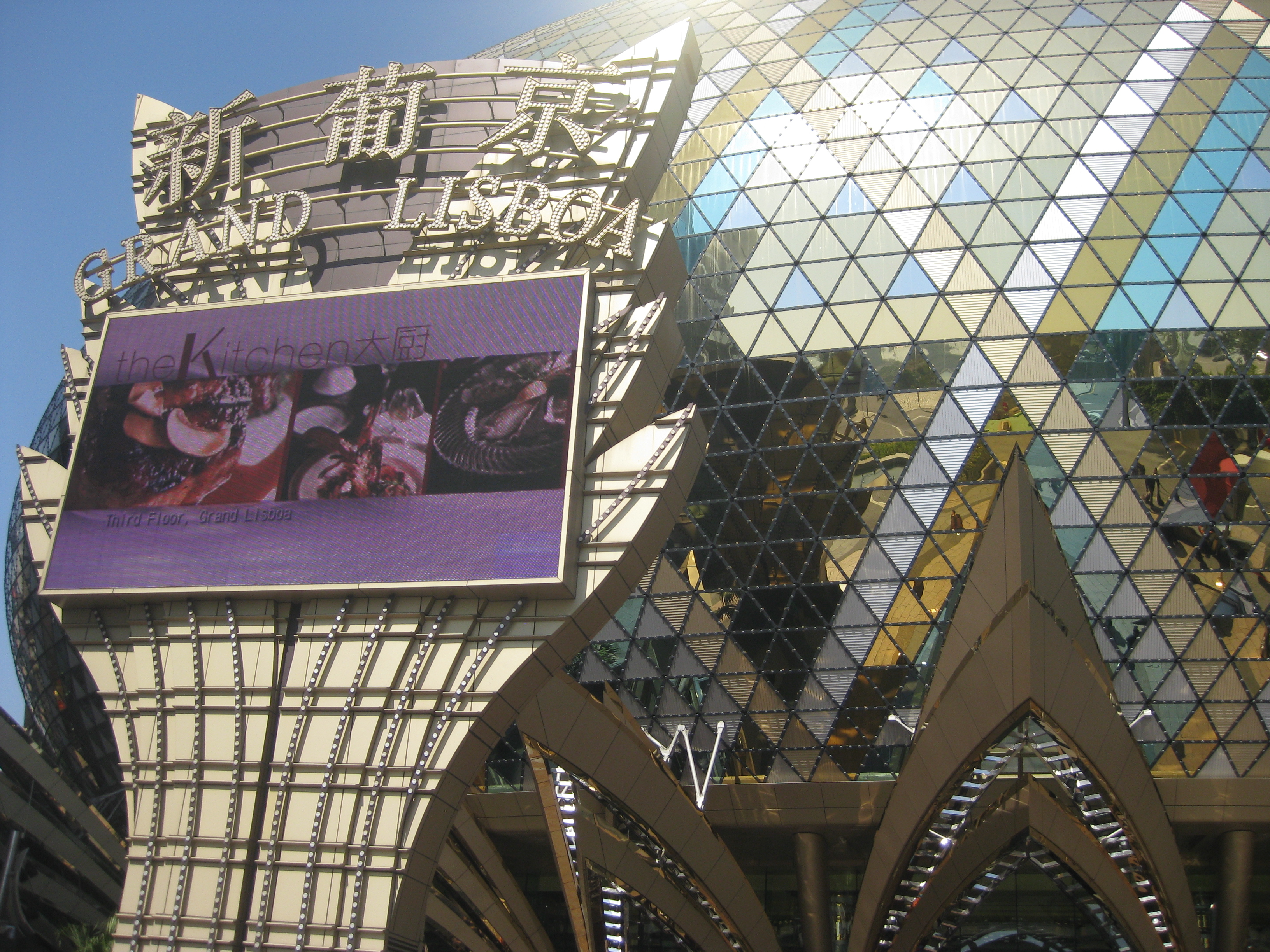 Macau我来了漫步大三巴深情演绎七子之歌：澳门