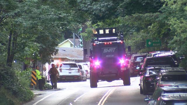 美军无人机发起空袭炸死武装头目,美军被炸弹袭击真实视频