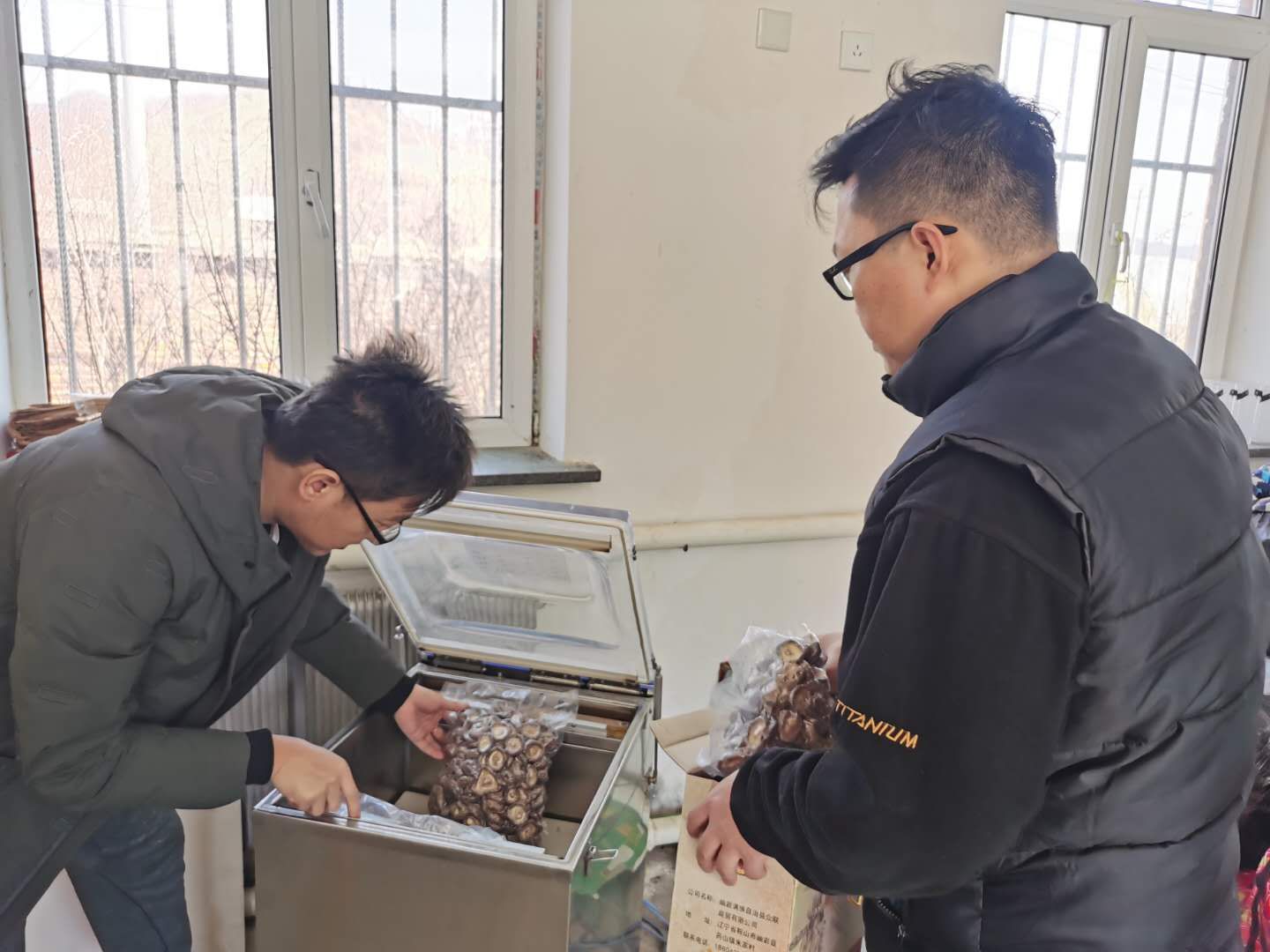 电商扶贫让贫困户上脱贫路,电商平台助村民走上致富路