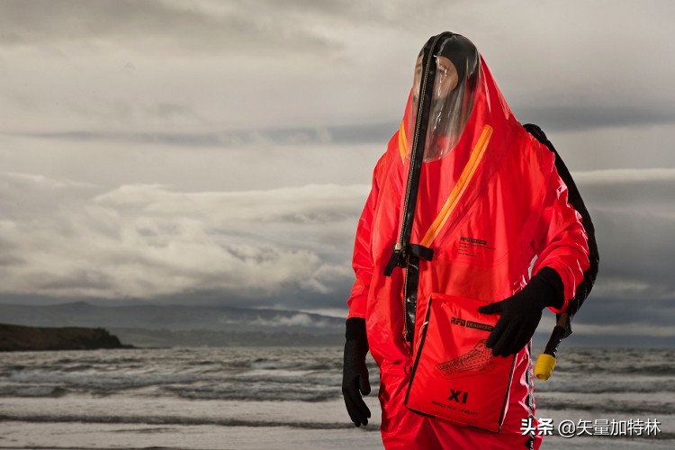 核潜艇出现事故怎么救援,中国潜艇事故自救