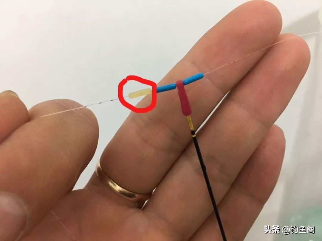 新手带钩调漂最简单方法,新手钓鲤鱼的最佳调漂方法