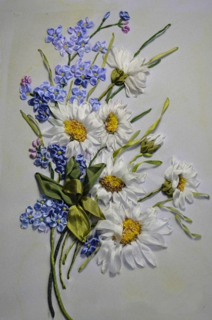 最新流行的十字手工刺绣,两条丝带绣的立体花瓣绣教程