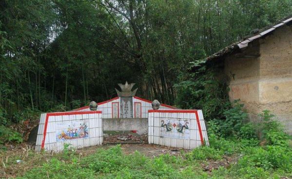 房前坟屋后水下一句是什么,门前坟屋后水的意思