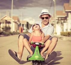 “女儿真香!”他坚持10年丁克生活,妻子怀孕后却马上沦为女儿奴