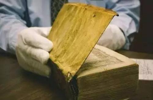 男子买到诡异的灯,男子买灯买到诡异氛围灯