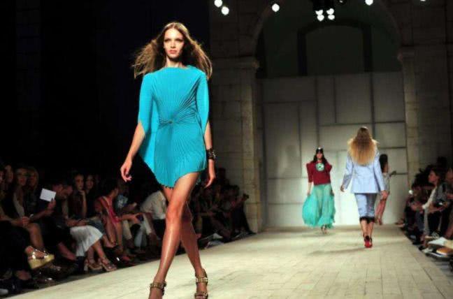 泰国女子长得奇丑无比却成了皇后,泰国最丑的女超模